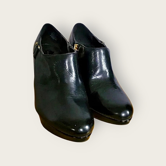 Bandolino Heeled Leather Bootie - Picture 5 of 9